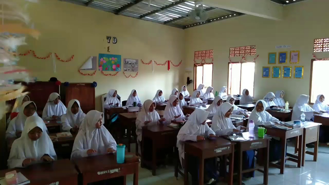 KBM Kelas Santriwati SMP IT Nurhasan